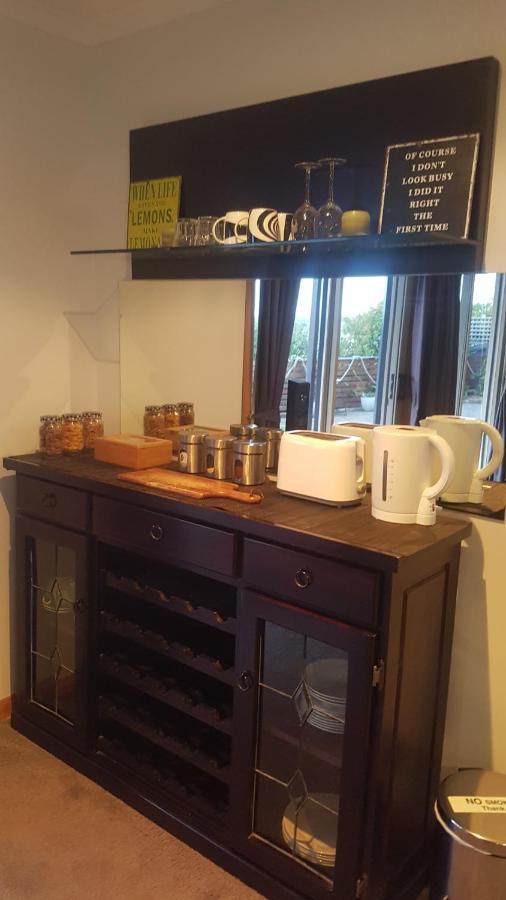 Lewi Waters Bed & Breakfast Lewisham Bagian luar foto