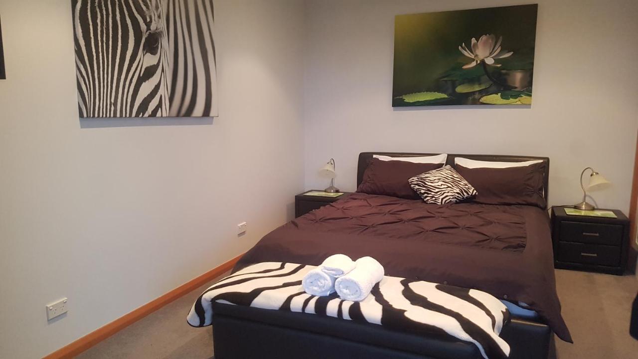 Lewi Waters Bed & Breakfast Lewisham Bagian luar foto