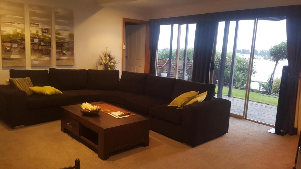 Lewi Waters Bed & Breakfast Lewisham Bagian luar foto