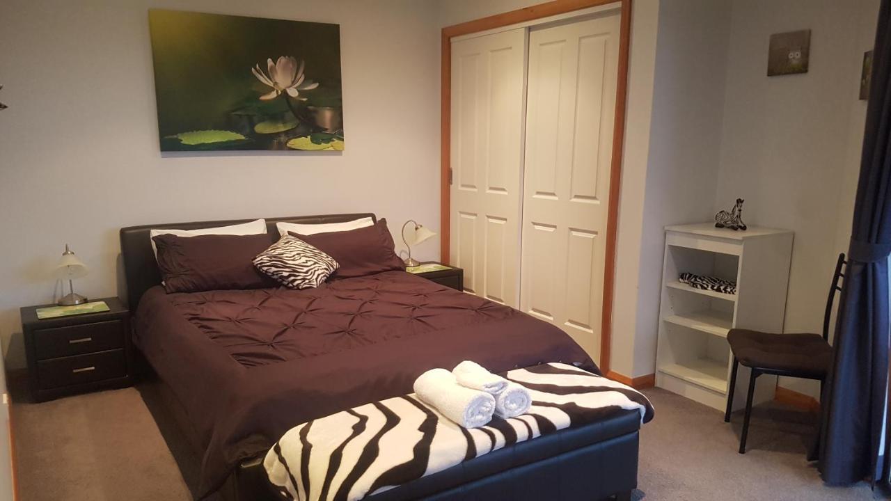 Lewi Waters Bed & Breakfast Lewisham Bagian luar foto