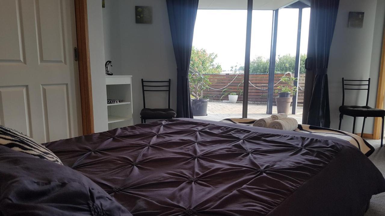 Lewi Waters Bed & Breakfast Lewisham Bagian luar foto
