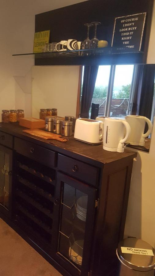 Lewi Waters Bed & Breakfast Lewisham Bagian luar foto