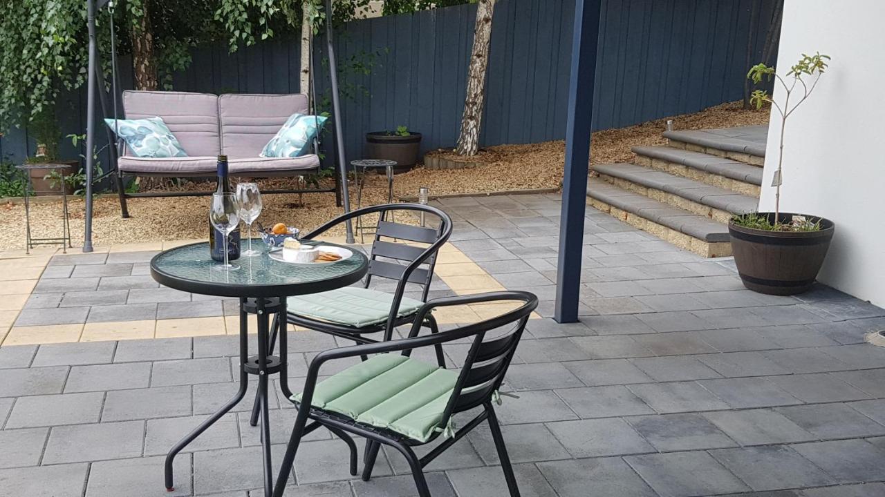 Lewi Waters Bed & Breakfast Lewisham Bagian luar foto
