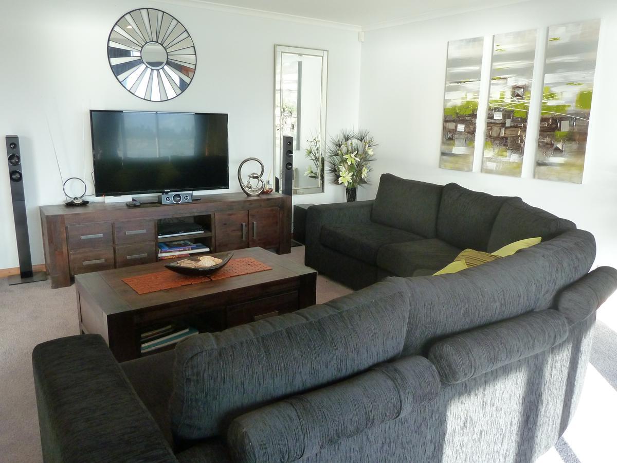 Lewi Waters Bed & Breakfast Lewisham Bagian luar foto